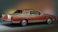 Lincoln Continental Mark VI a jeho charakteristická záď s vystouplým prostorem pro rezervu