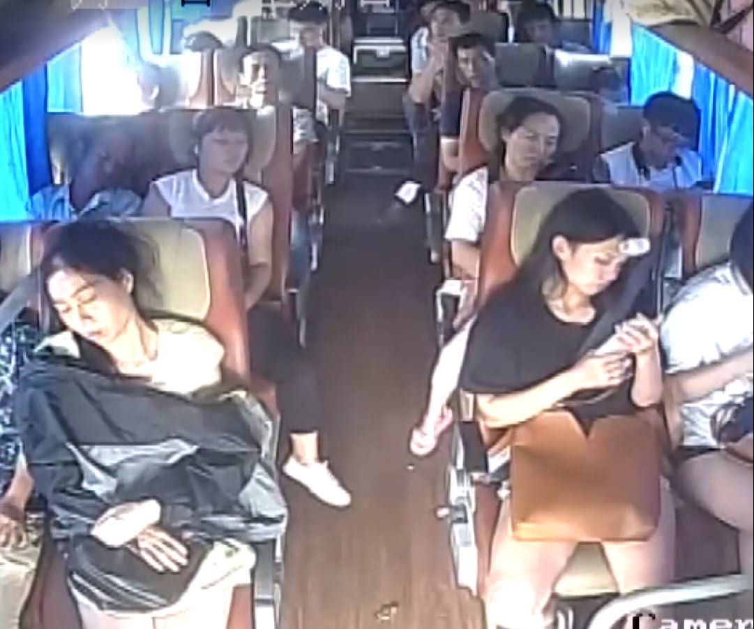 японок трахают в поезде в автобусе фото 64