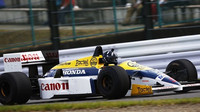 Damon Hill s vozem Williams FW11B poháněným Hondou v Suzuce