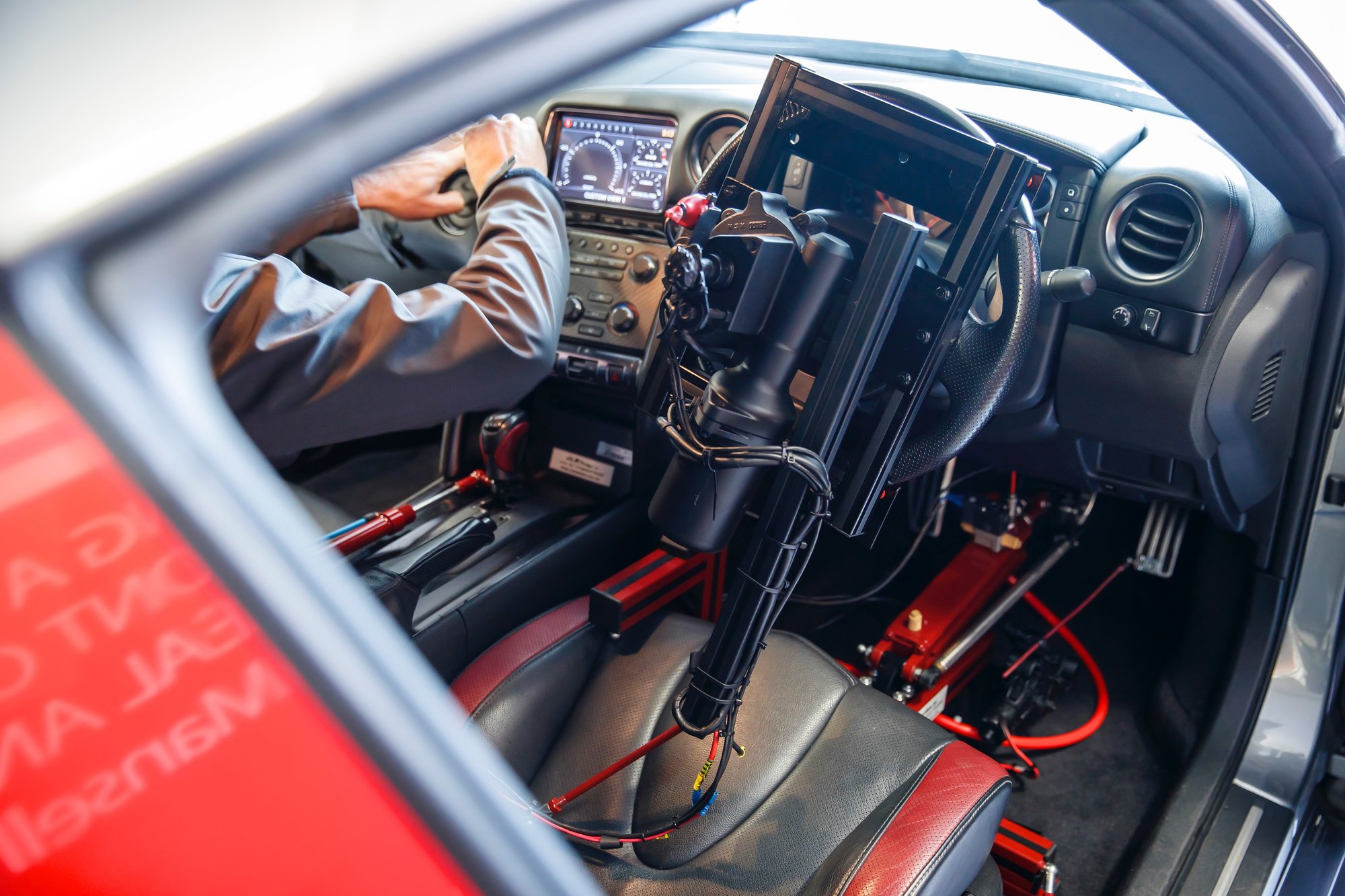 Dálkově ovládaný Nissan GT-R /C
