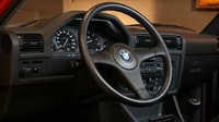 BMW řady 3 generace e30 z roku 1985 s nájezdem pouhých 260 kilometrů