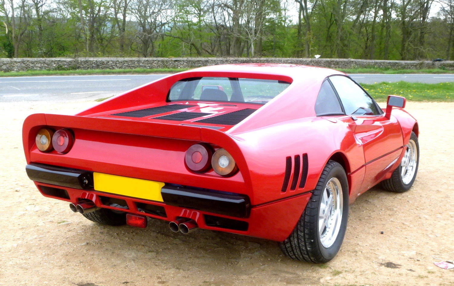 Replika Ferrari 288 GTO postavená na základě Toyoty Mr-2