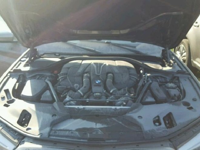 BMW M550i poškozené hurikánem Harvey
