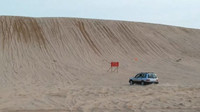 Subaru Forester se nebojácně popralo s pořádnou pouštní dunou