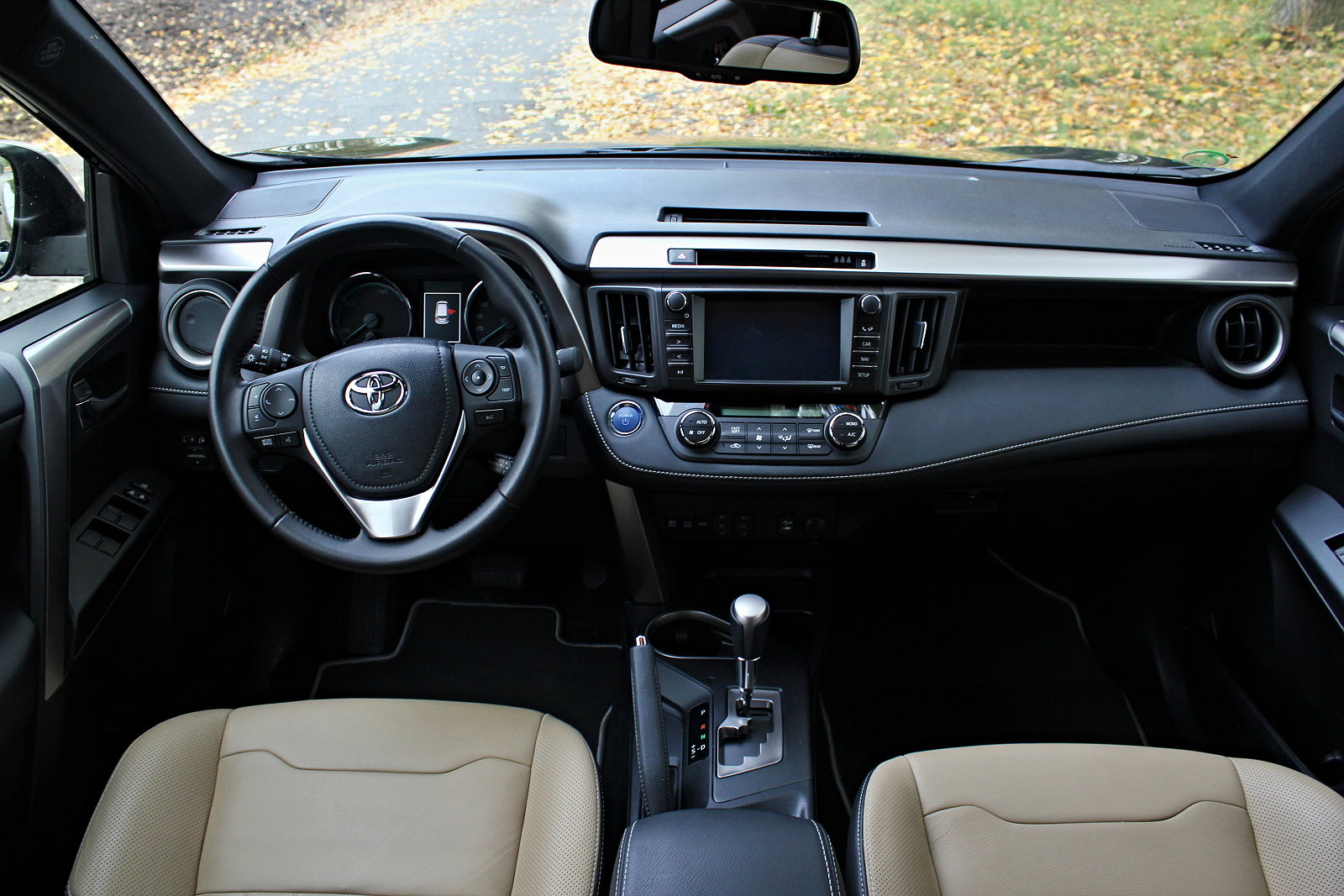 Toyota RAV4 Hybrid Selection AWD ve speciální barvě Azure