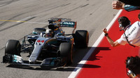 Lewis Hamilton vítězí v závodě v Austinu