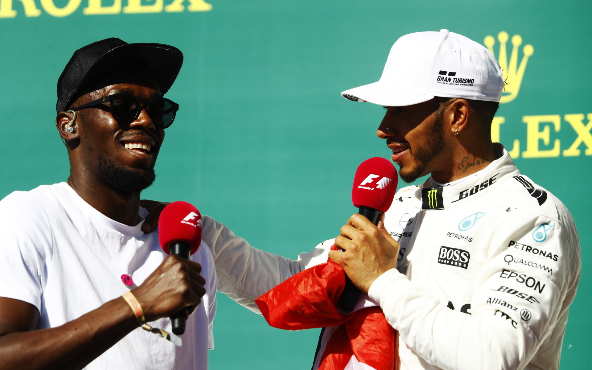 Lewis Hamilton v rozhovoru s Usainem Boltem po závodě v Austinu