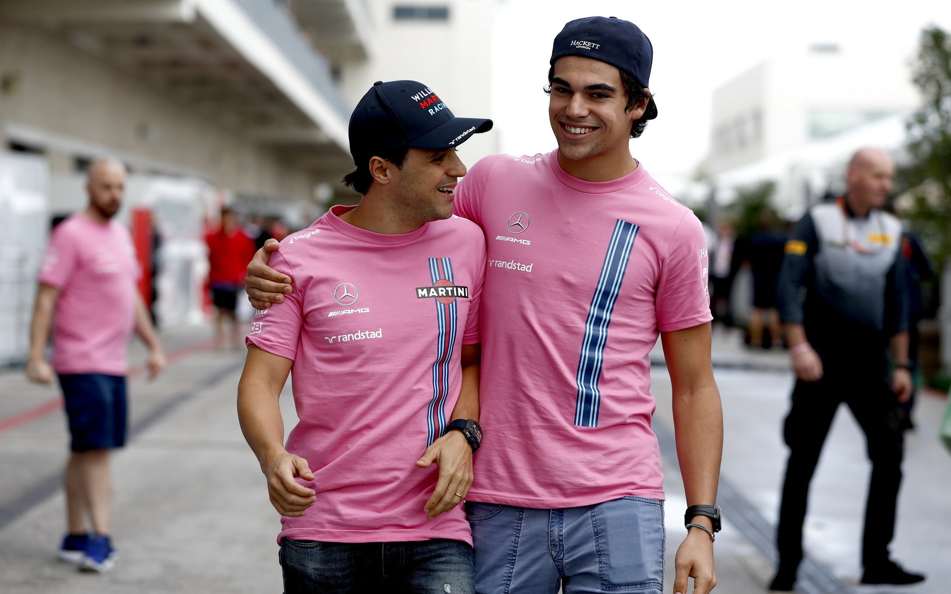 Lance Stroll (vpravo) s Felipem Massou, jehož čeká v Abú Zabí poslední závod v F1