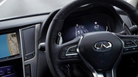 Automobil Infiniti Q50 vybavený autonomním systémem ProPILOT je testován v ulicích Tokia