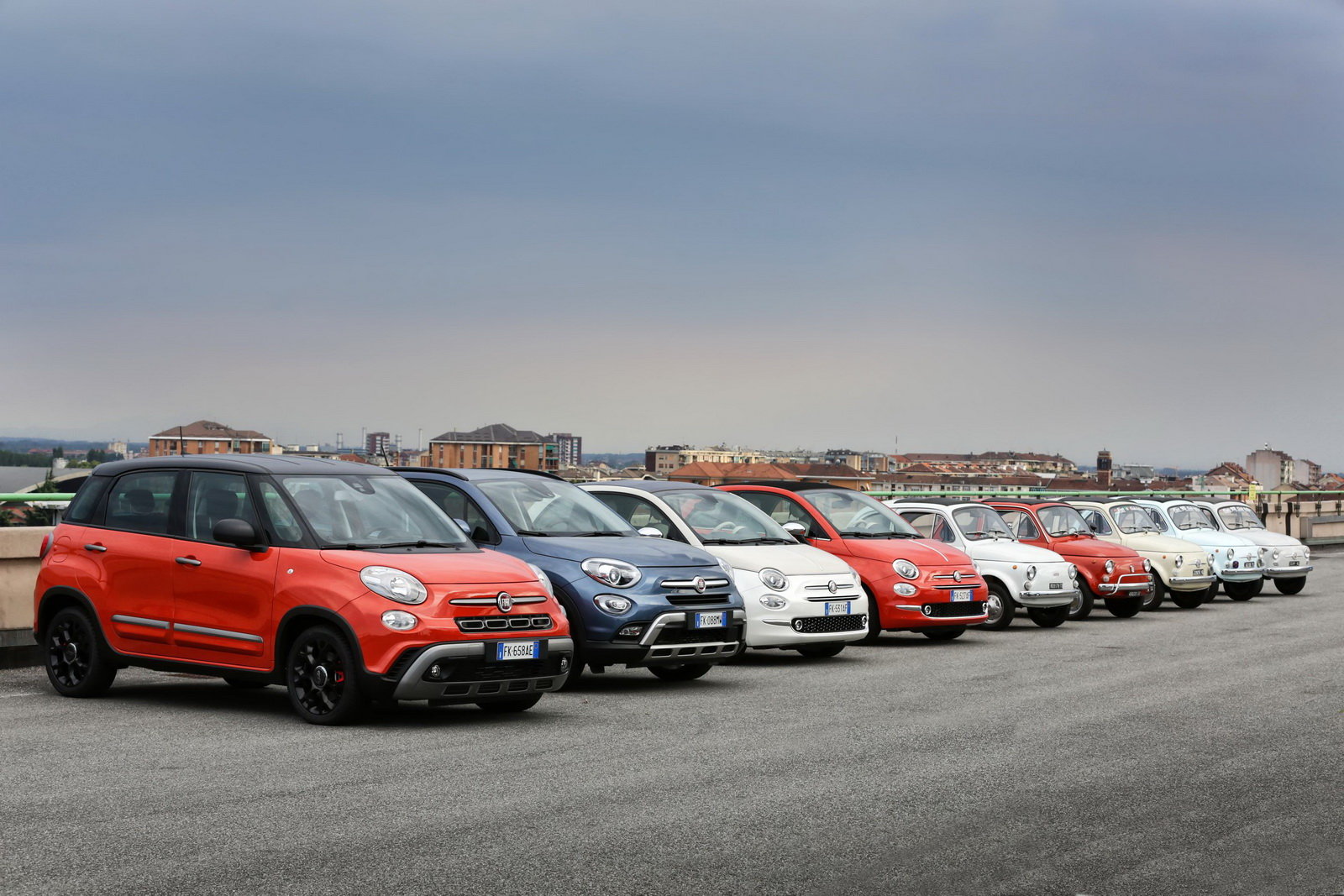 Fiat 500 slaví už 60 let, za tu dobu pěkně vyrostl