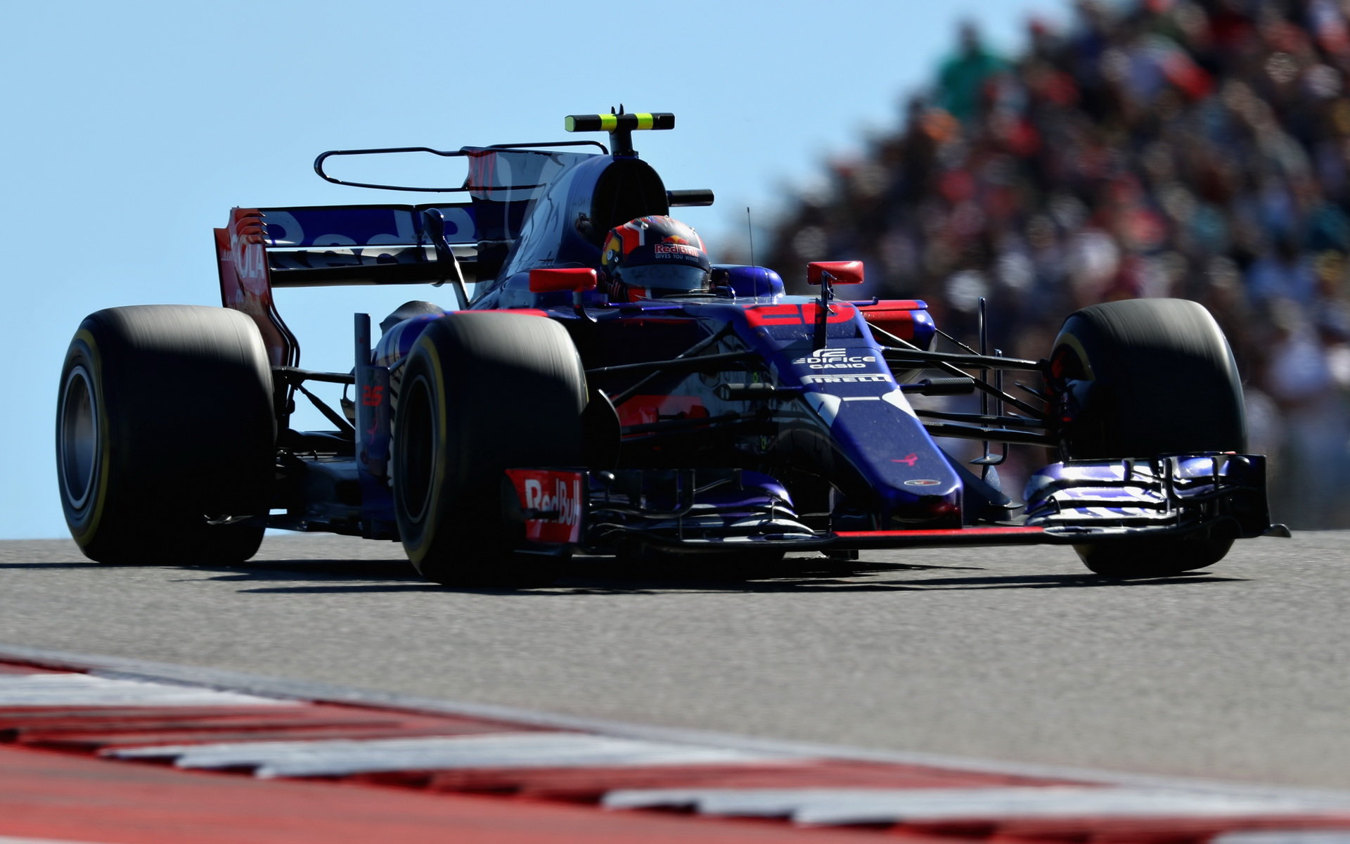 Daniil Kvjat se vrací k Toro Rosso, sveze se po závodě v Abú Zabí