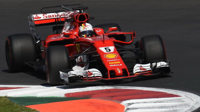 Sebastian Vettel se v úvodu Velké ceny Mexika postaral o nemalé vzrušení