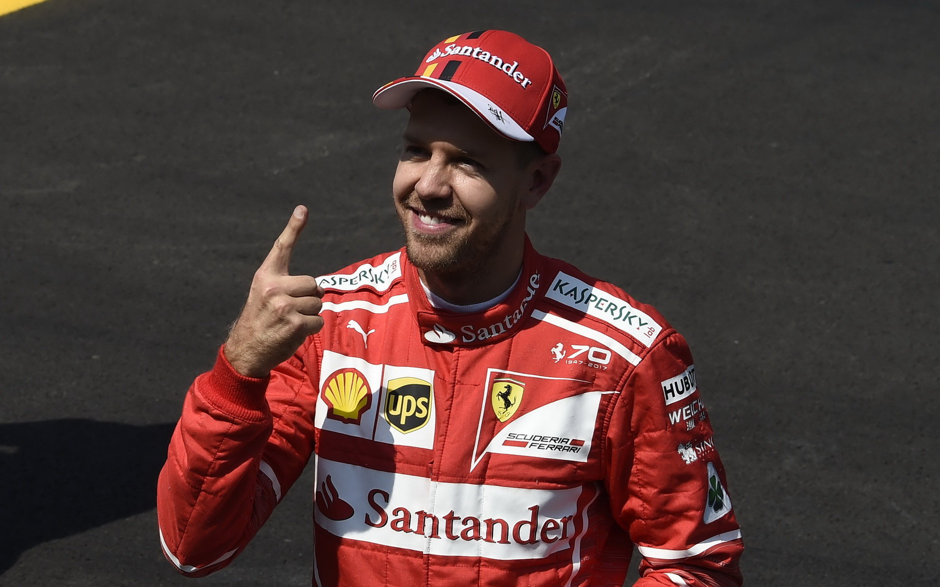 Sebastian Vettel po vítězné kvalifikaci v Mexiku