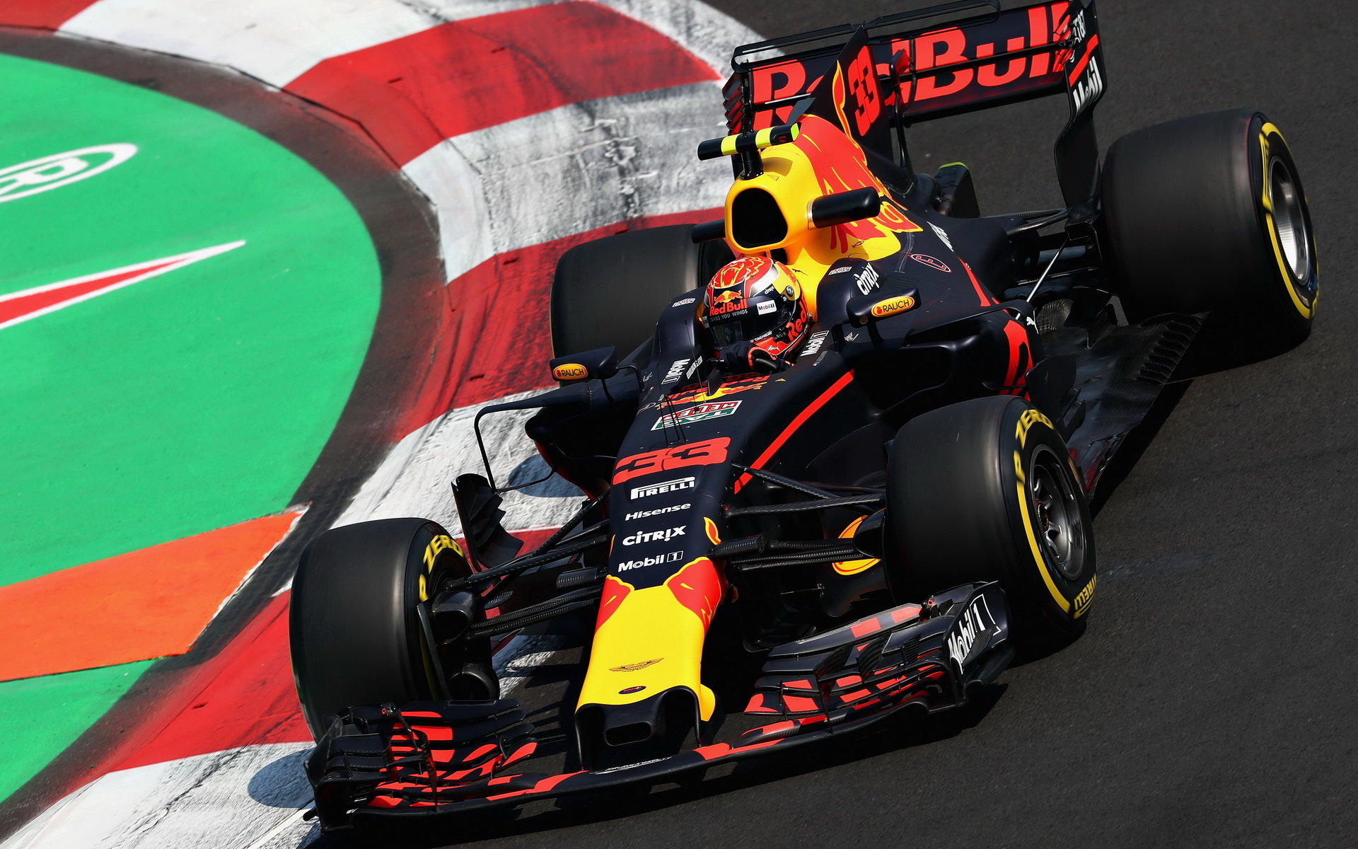 Max Verstappen v tréninku v Mexiku