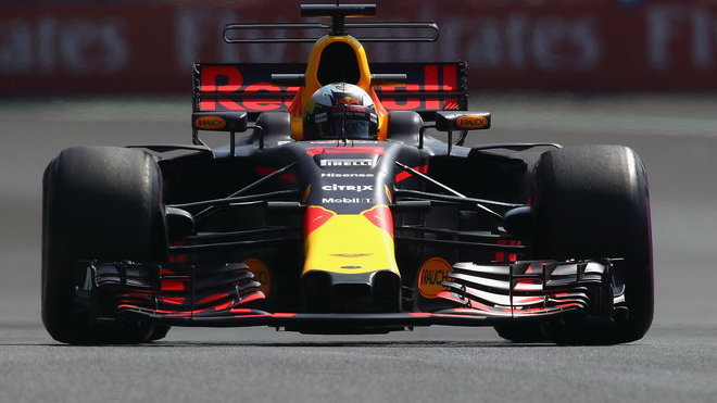 Daniel Ricciardo loni v Mexiku, kde Red Bull vyhrál