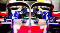 Brendon Hartley s ochranou kokpitu v tréninku v Mexiku