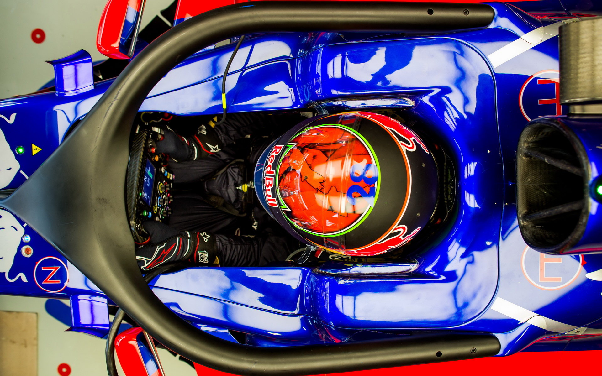 Brendon Hartley s ochranou kokpitu v tréninku v Mexiku