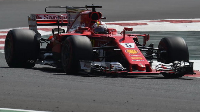 Sebastian Vettel s Ferrari SF70H v Mexiku