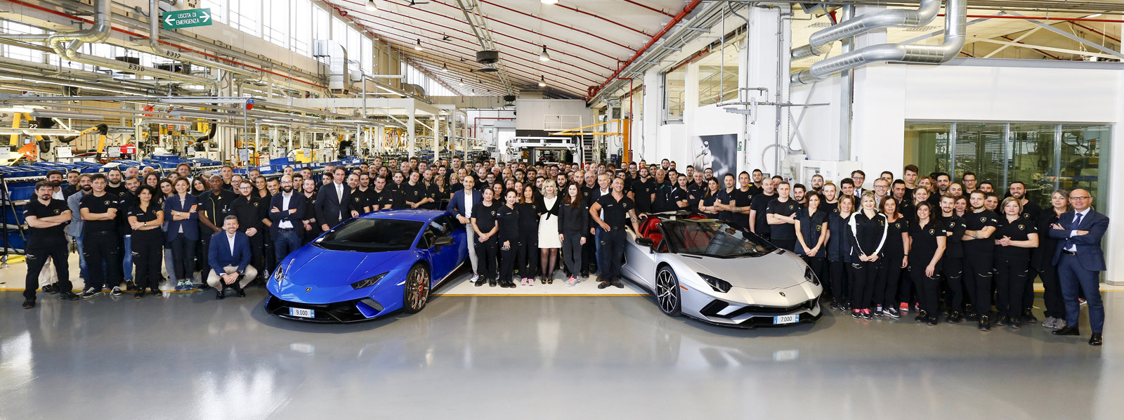 Společnost Lamborghini oslavila výrobu Aventadoru s číslem 7000 a Huracánu s číslem 9000