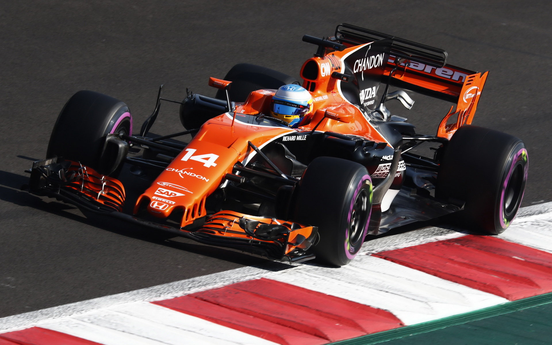 Fernando Alonso se letos představí ve všech závodech