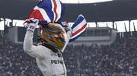 Lewis Hamilton slaví svůj 4 titul mistra světa v Mexiku