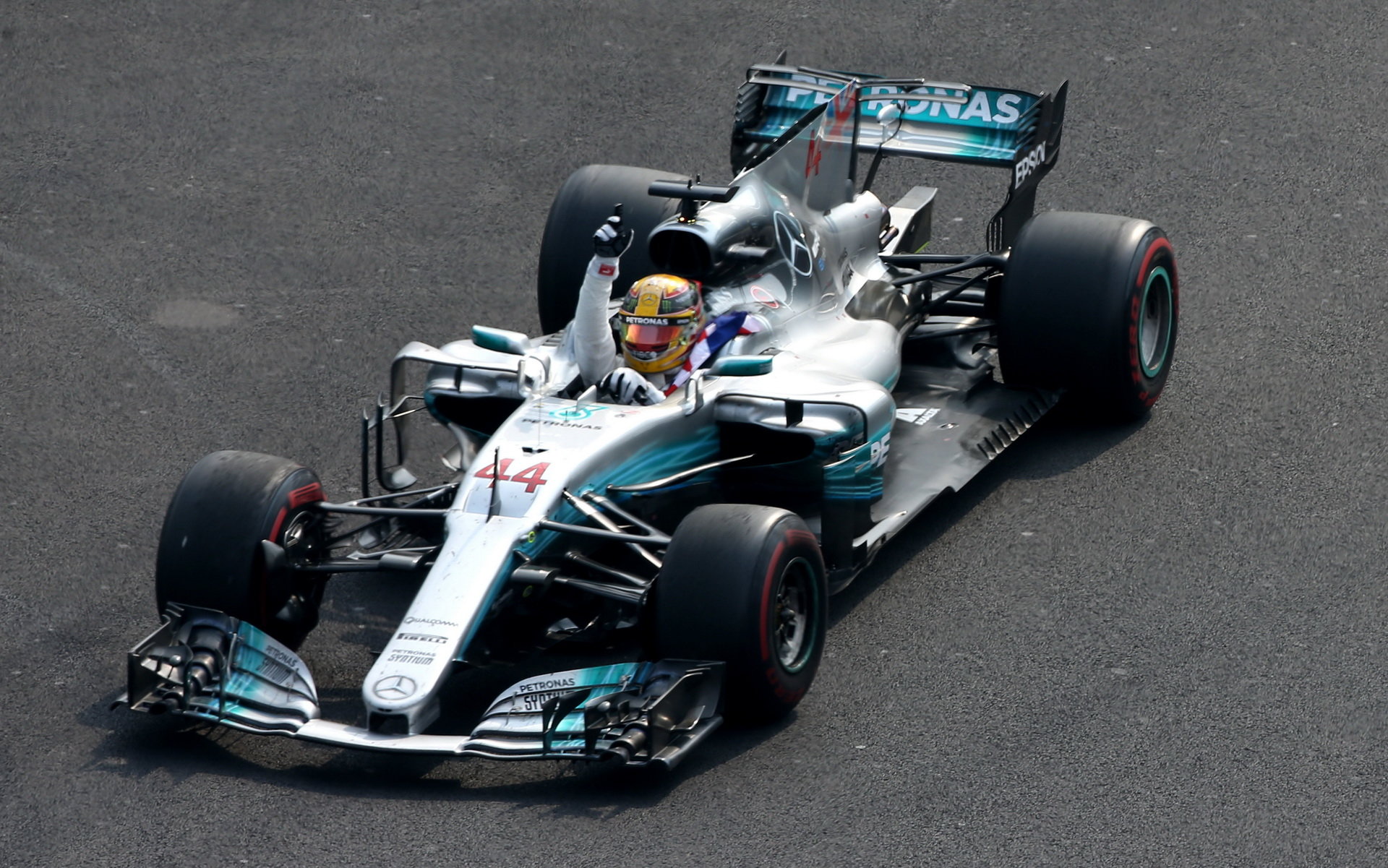Lewis Hamilton slaví svůj 4 titul mistra světa v Mexiku