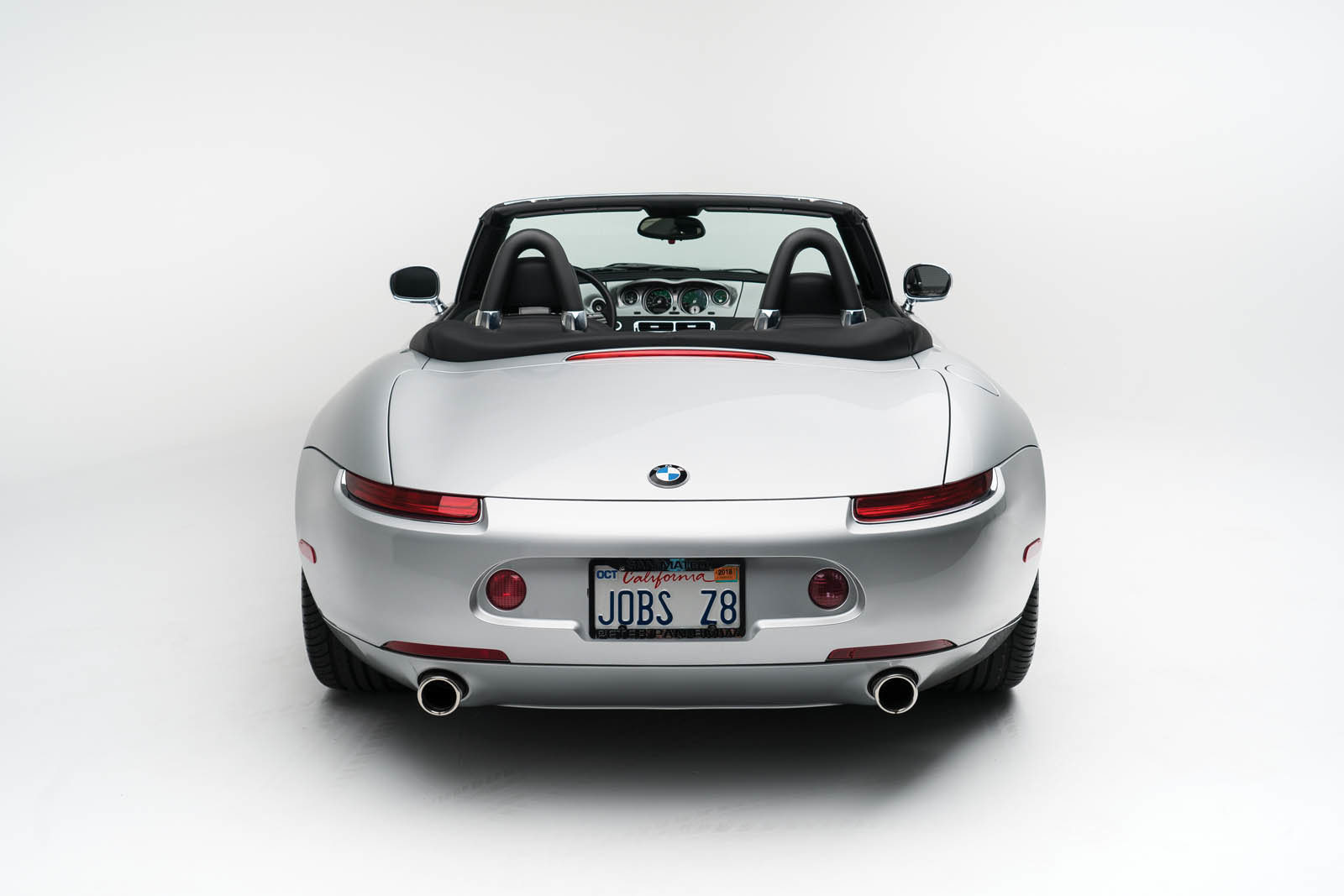 Retro designu BMW Z8 nedokázal odolat ani Steve Jobs (Foto: Karissa Hosek / RM Sotheby's)