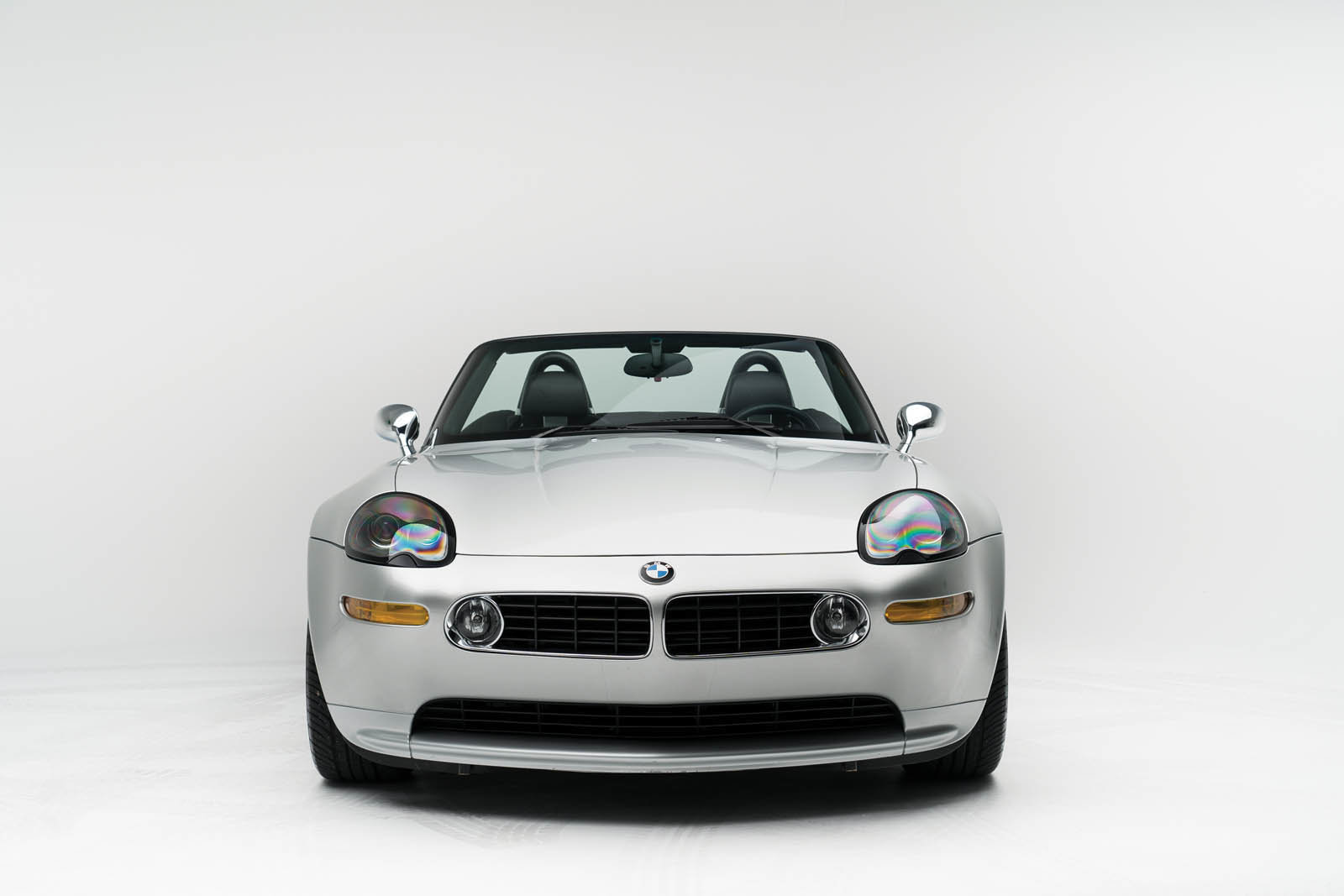 Retro designu BMW Z8 nedokázal odolat ani Steve Jobs (Foto: Karissa Hosek / RM Sotheby's)