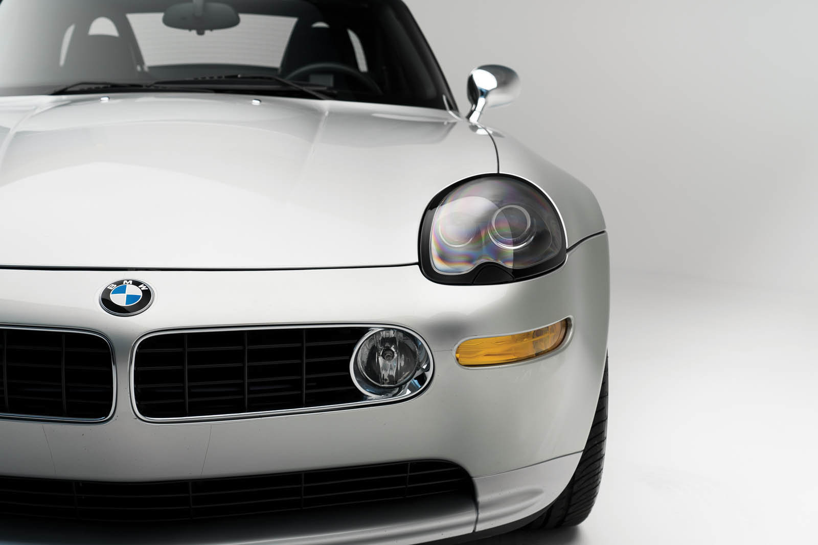 Retro designu BMW Z8 nedokázal odolat ani Steve Jobs (Foto: Karissa Hosek / RM Sotheby's)