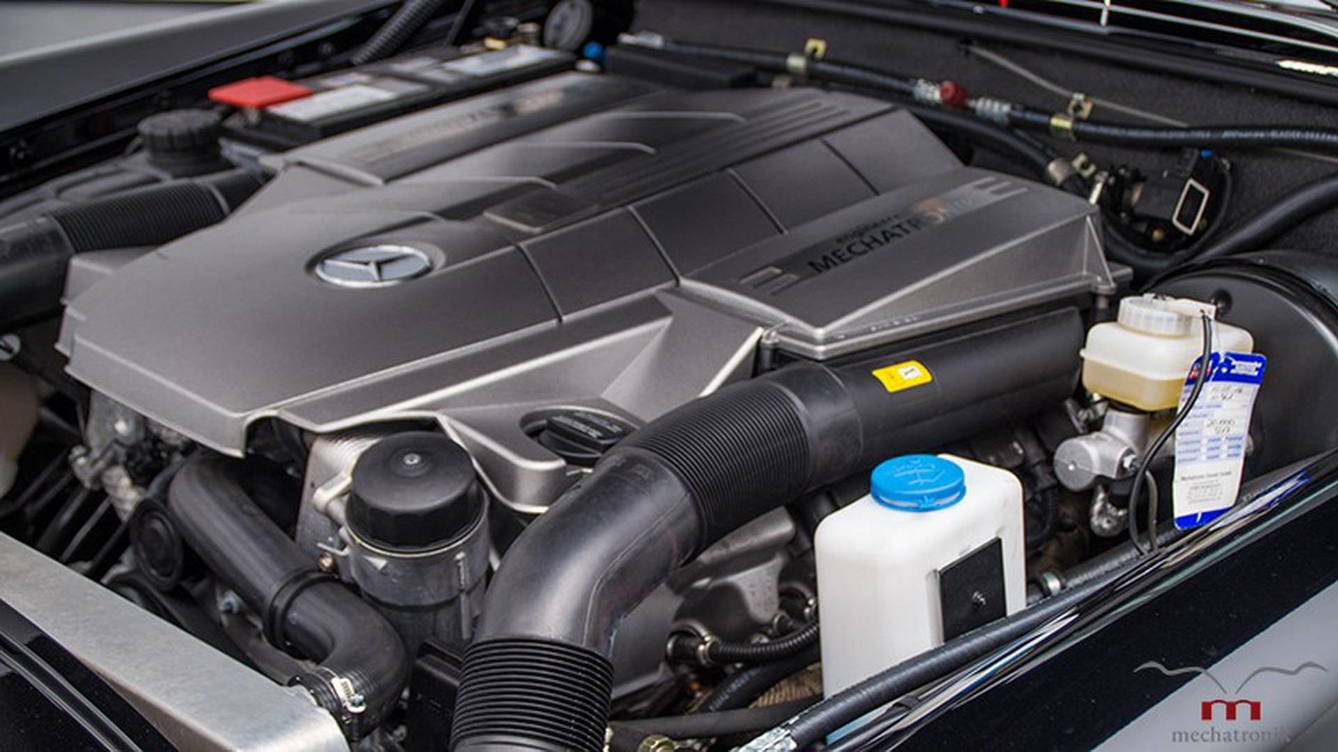 Mercedes-Benz W111 ukrývá pod kapotou moderní 5.5 litrovou V8 z dílny AMG