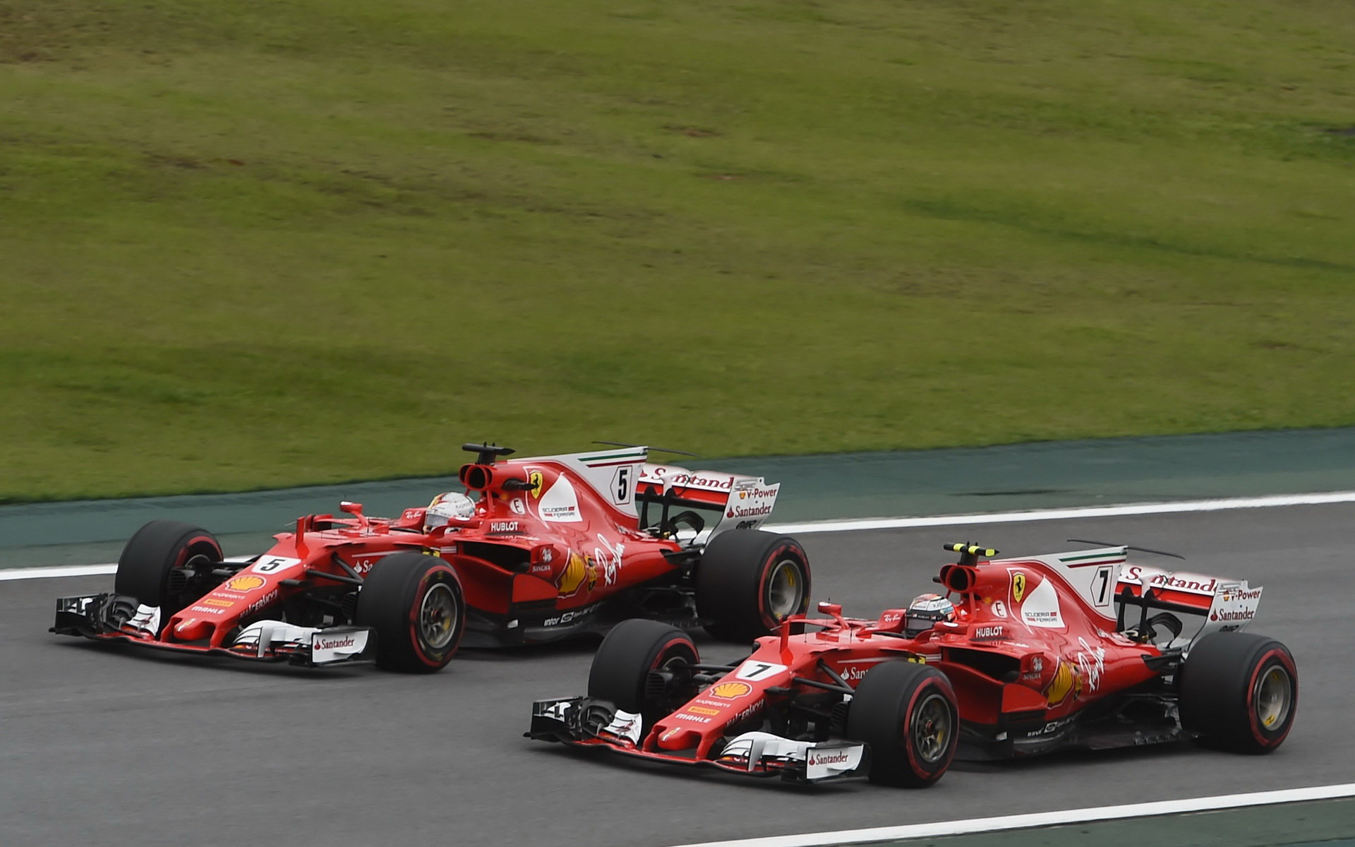 Kimi Räikkönen a Sebastian Vettel v kvalifikaci v Brazílii