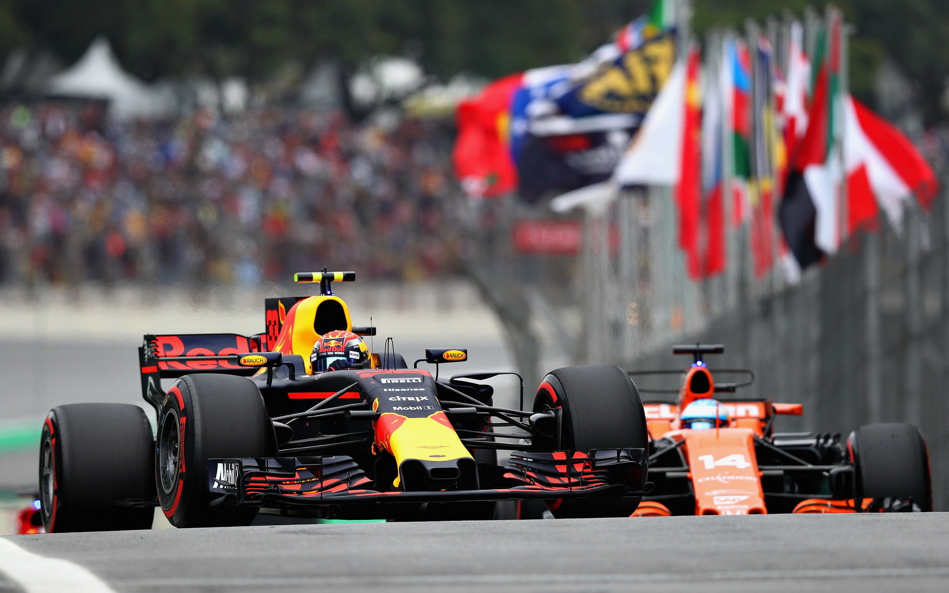 Max Verstappen a Fernando Alonso v kvalifikaci v Brazílii