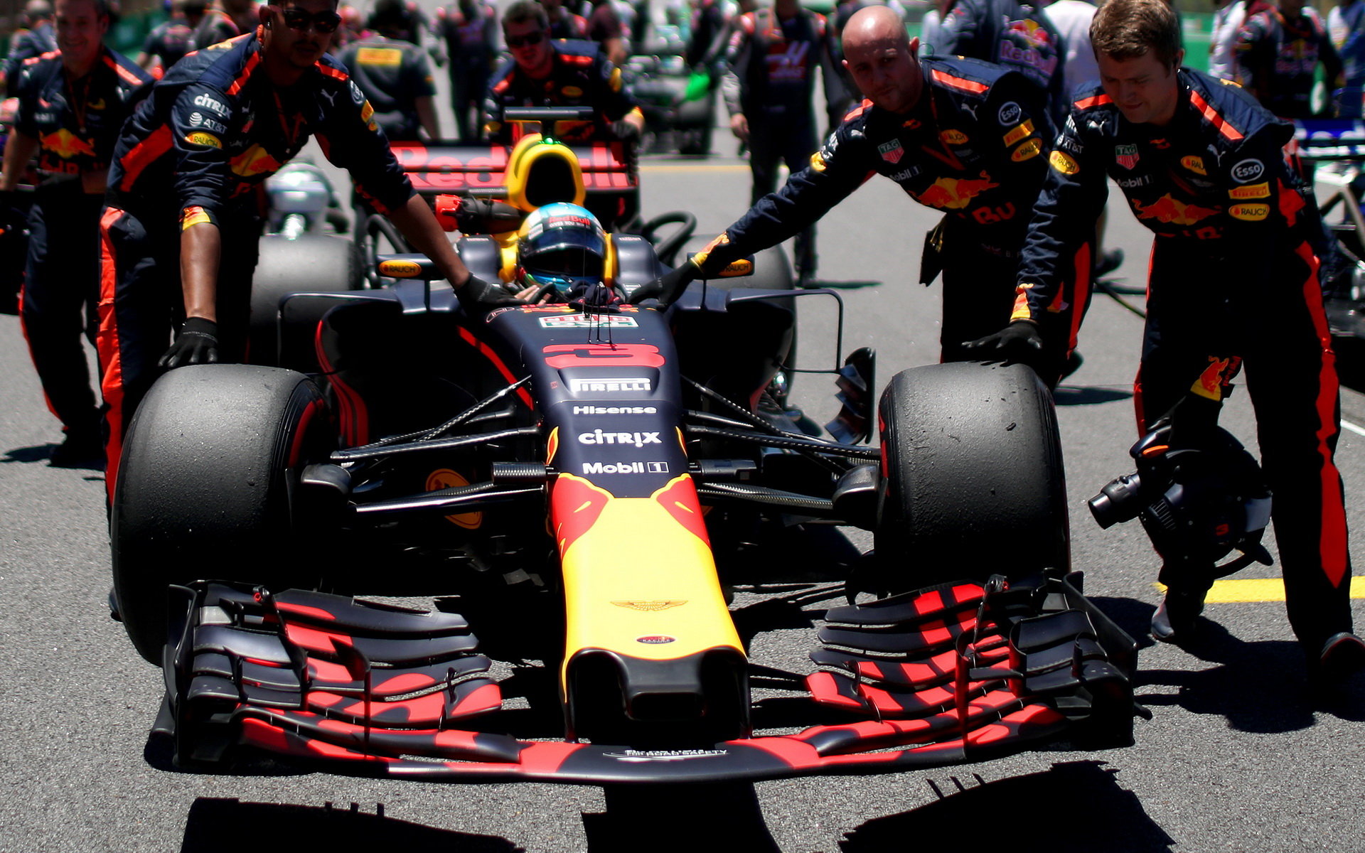 Daniel Ricciardo před závodem v Brazílii
