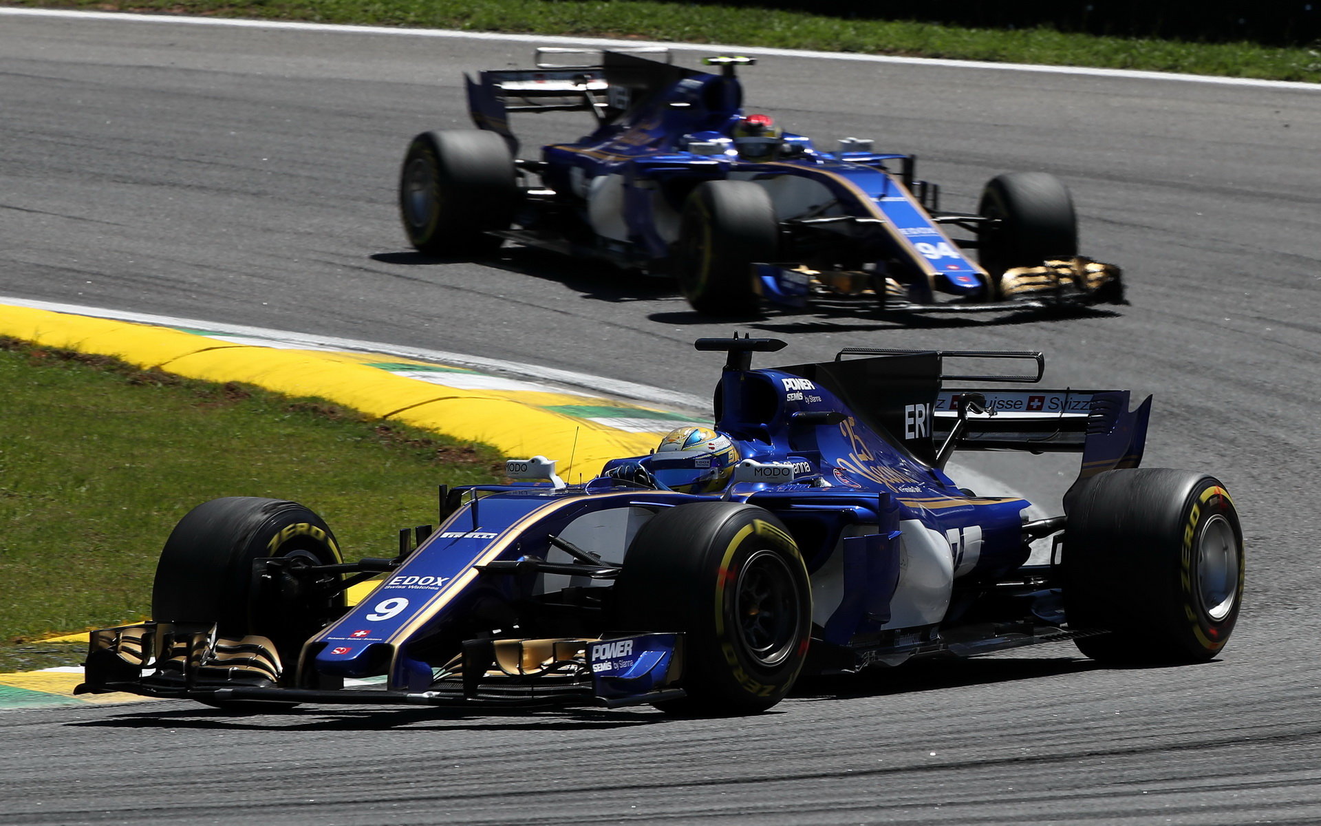 Pascal Wehrlein a Marcus Ericsson v závodě v Brazílii