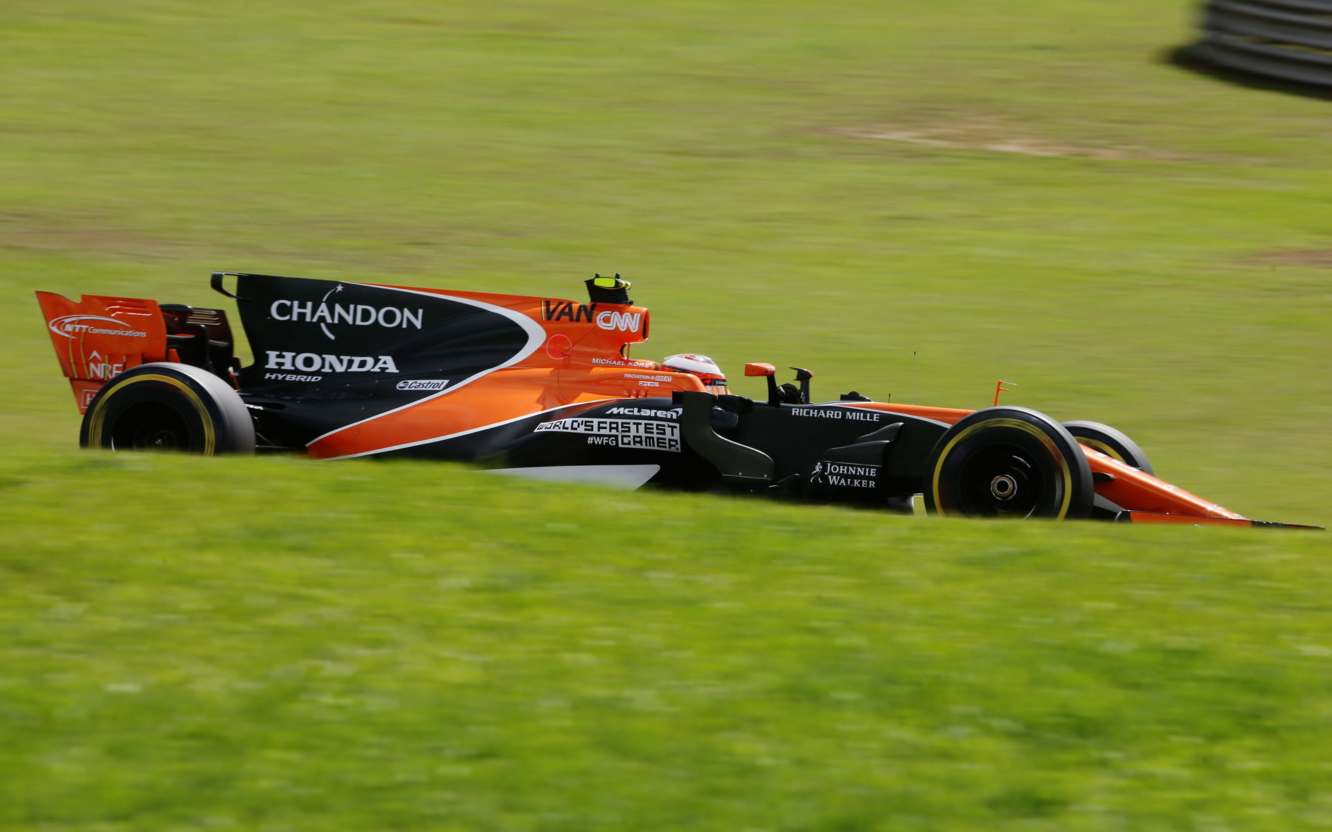 Partnerství s McLarenem ani zdaleka nepřineslo kýžené výsledky, proto po letní přestávce došlo k rozchodu