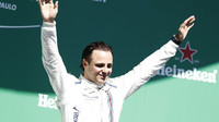 Felipe Massa se šel rozloučit s fanoušky na pódium po závodě v Brazílii