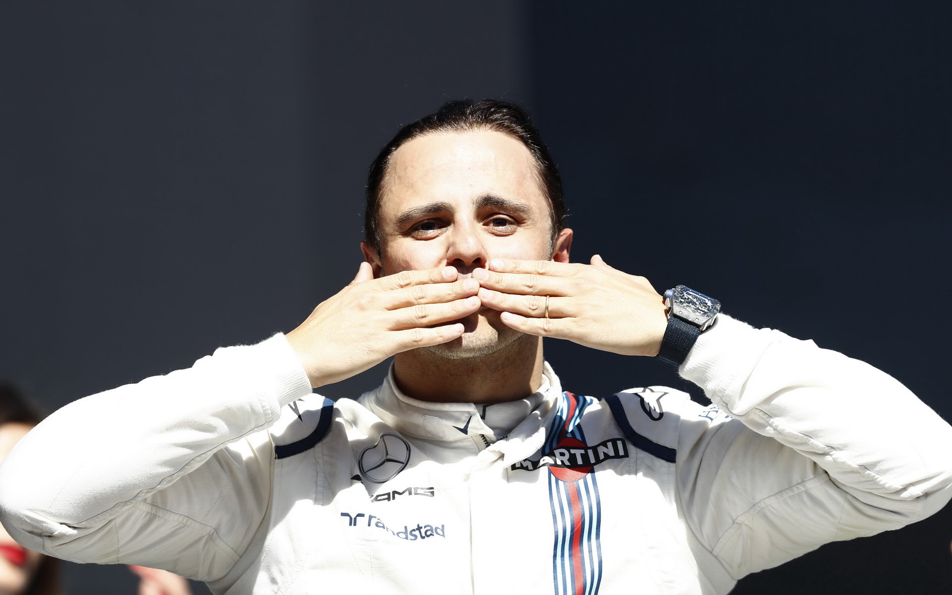 Felipe Massa se šel rozloučit s fanoušky na pódium po závodě v Brazílii