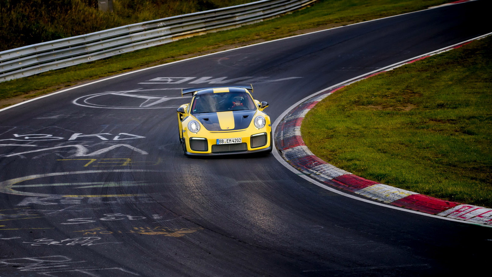 Porsche 911 GT2 RS na Nürburgringu