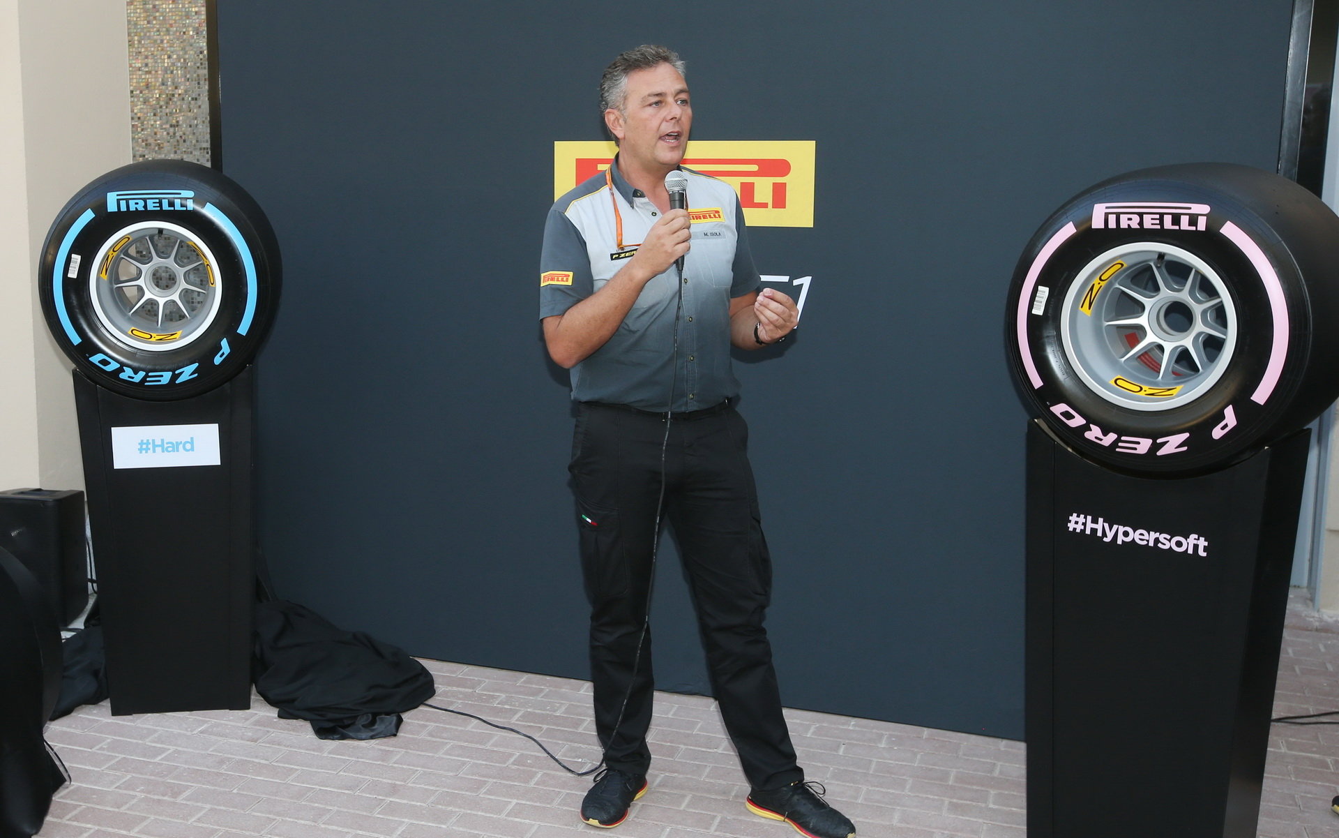 Mario Isola by v F1 rád viděl chytré pneumatiky