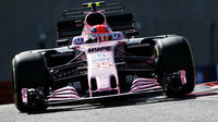 Esteban Ocon v tréninku v Abú Zabí