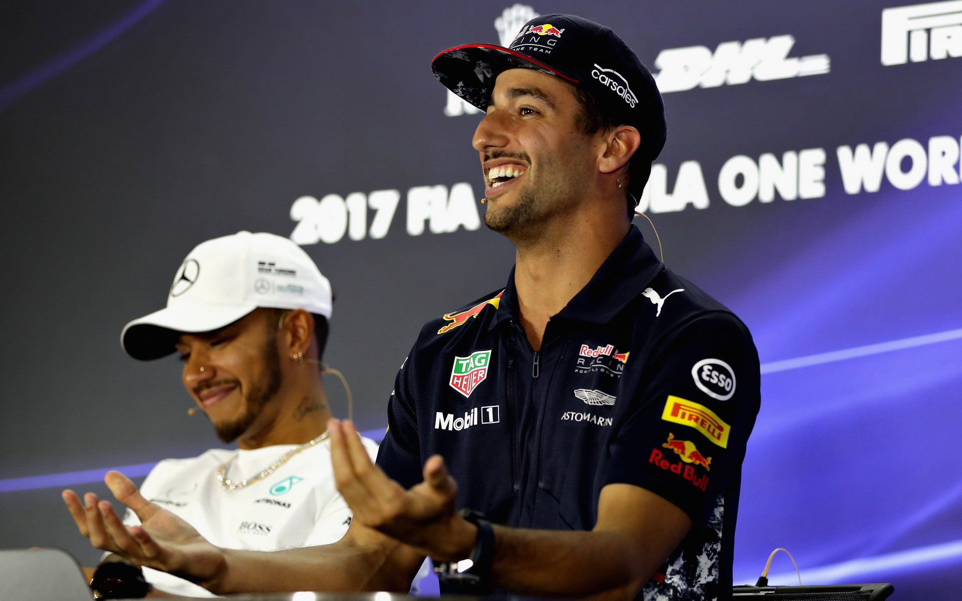 Daniel Ricciardo a Lewis Hamilton na čtvrteční tiskovce v Abú Zabí