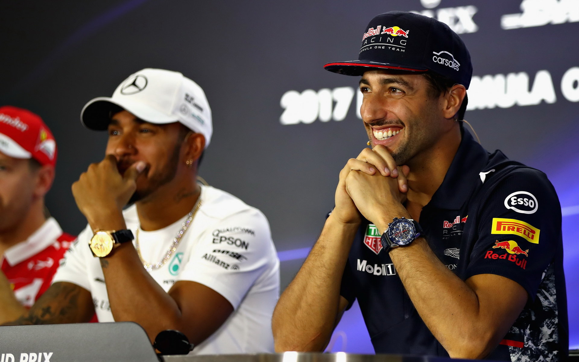 Daniel Ricciardo a Lewis Hamilton na čtvrteční tiskovce v Abú Zabí