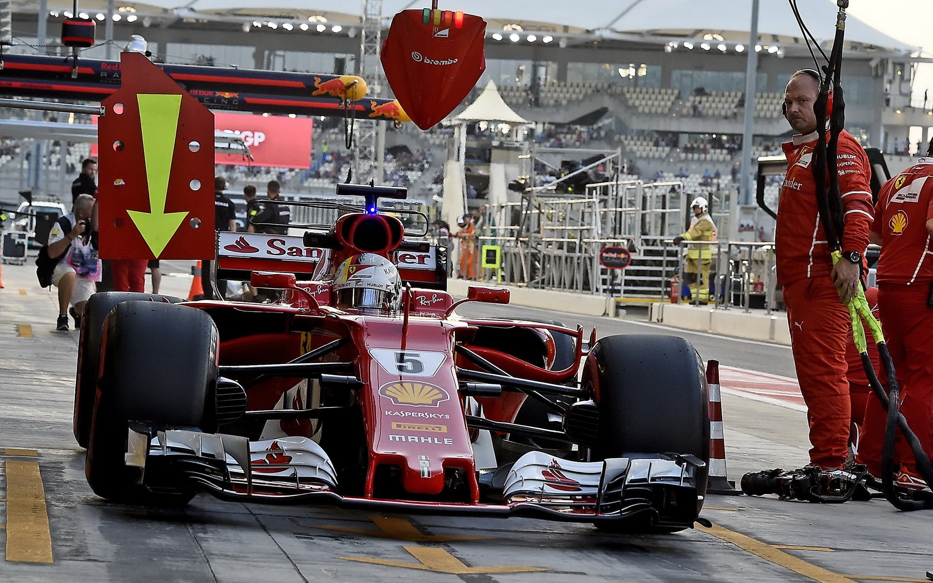 Sebastian Vettel v tréninku v Abú Zabí