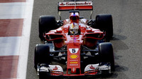 Sebastian Vettel v kvalifikaci v Abú Zabí