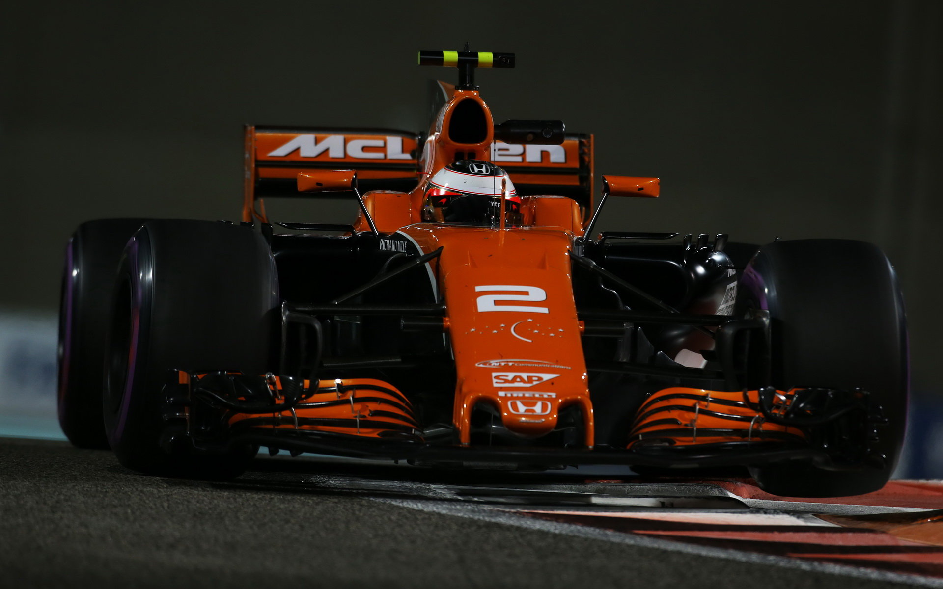 Stoffel Vandoorne v tréninku v Abú Zabí