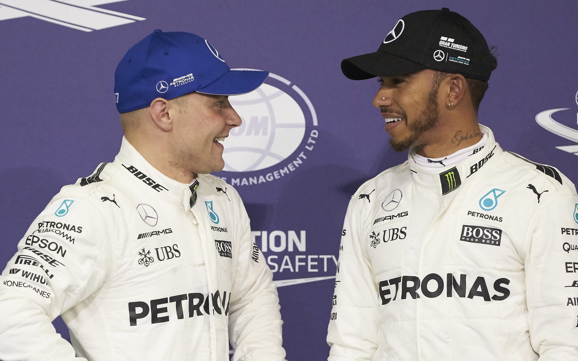 Talentovaný Hamilton měl s Mercedesem mnoho zkušeností, pro Bottase bylo auto nové a musel se hodně věcí učit