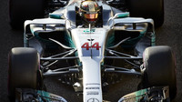 Lewis Hamilton v kvalifikaci v Abú Zabí