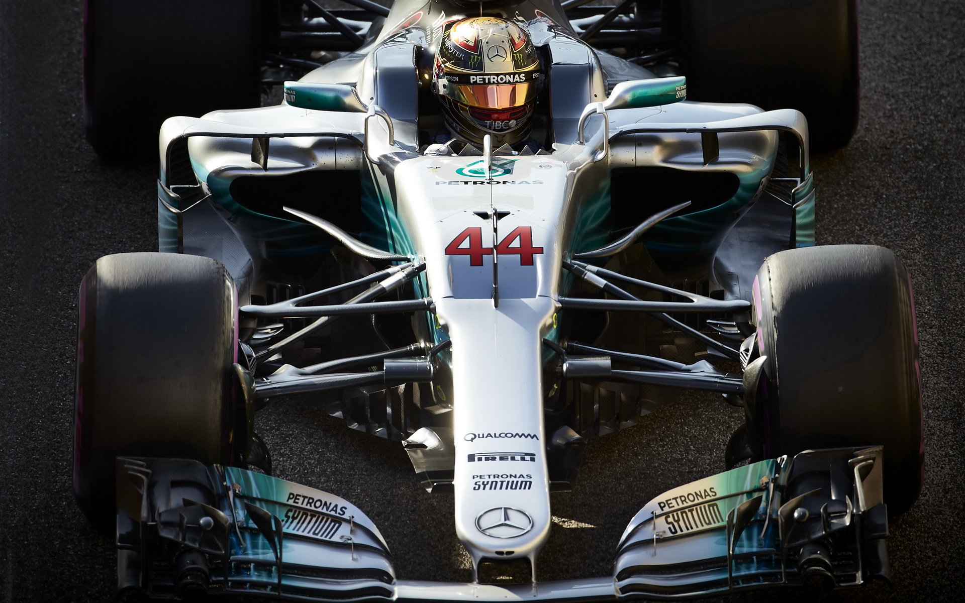 Auto Mercedesu pro sezonu 2017 nebylo z důvodu nejasného směru dalšího vývoje pravidel aerodynamicky optimální