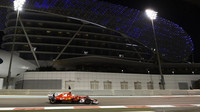 Sebastian Vettel v závodě v Abú Zabí