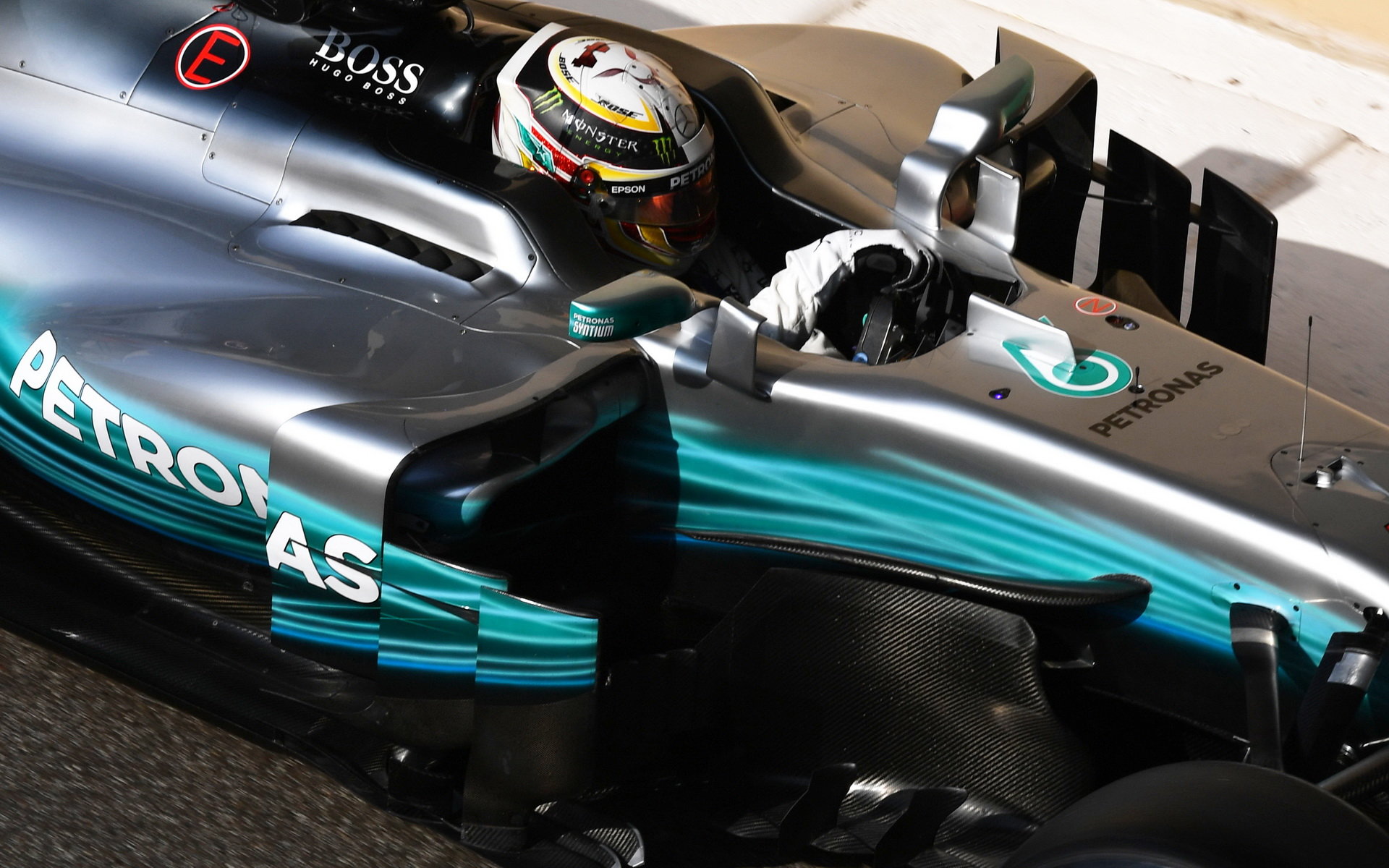 Lewis Hamilton při testech v Abú Zabí